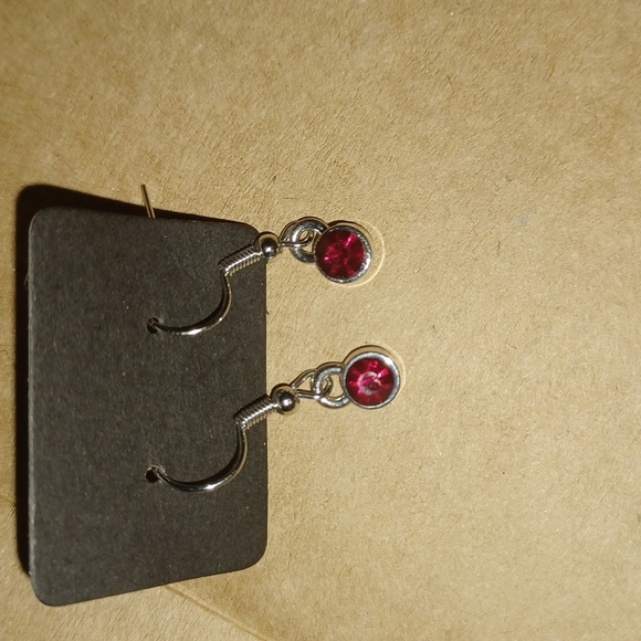 Red earrings - Picture 2 of 3